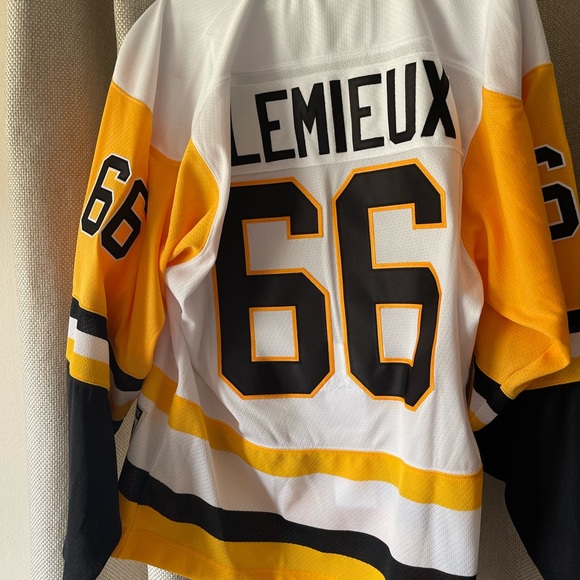 Pittsburg penguins jersey - Picture 3 of 3